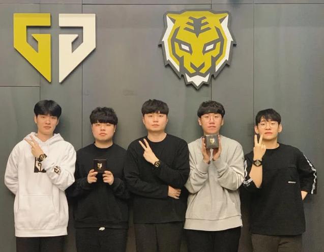 犯规引发的 犯规引发的